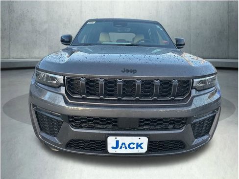 New 2026 Jeep Grand Cherokee Limited w/ Limited Altitude Package AWD/4WD image 9