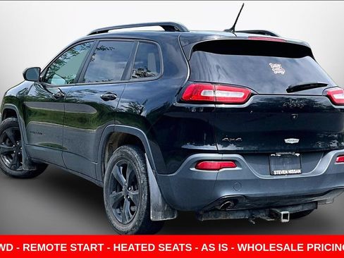 Used 2018 Jeep Cherokee Latitude w/ Altitude Package AWD/4WD image 4
