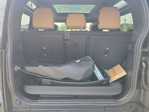 New 2025 Land Rover Defender 90 V8 image 11