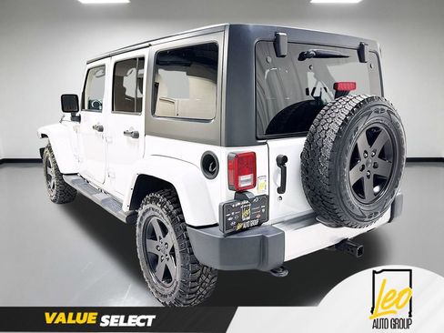 Used 2015 Jeep Wrangler Unlimited Sahara AWD/4WD image 9