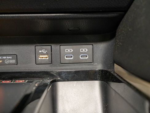 Used 2025 Toyota Camry XLE image 14