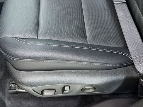 Used 2025 Chevrolet Traverse LT image 20