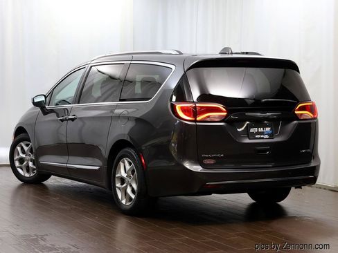 Used 2019 Chrysler Pacifica Limited FWD image 9
