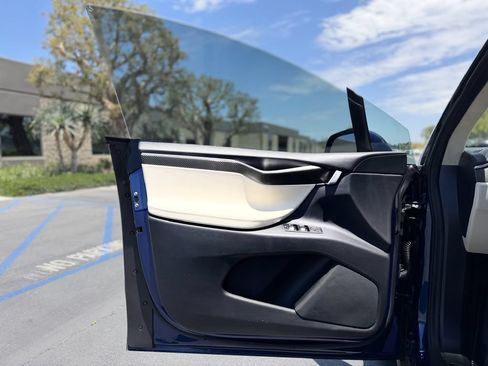 Used 2017 Tesla Model X 75D AWD/4WD image 15