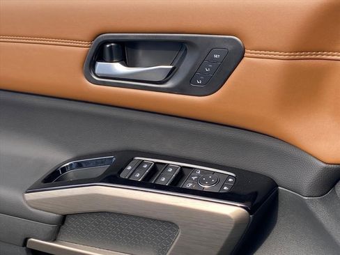 New 2025 Nissan Pathfinder Platinum w/ Cargo Package image 18