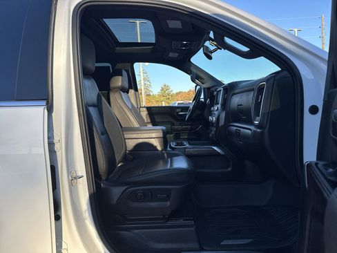 Used 2023 GMC Sierra 2500 SLT w/ SLT Convenience Package image 32