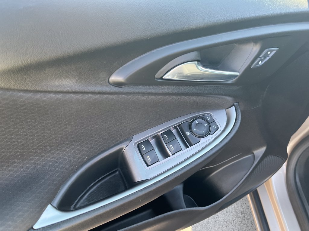 Used 2025 Chevrolet Malibu LT FWD image 10