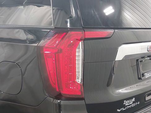 Used 2022 GMC Yukon SLT w/ SLT Luxury Package image 38