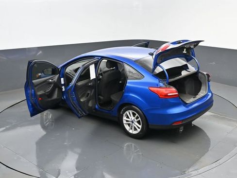 Used 2018 Ford Focus SE w/ SE Winter Package FWD image 27