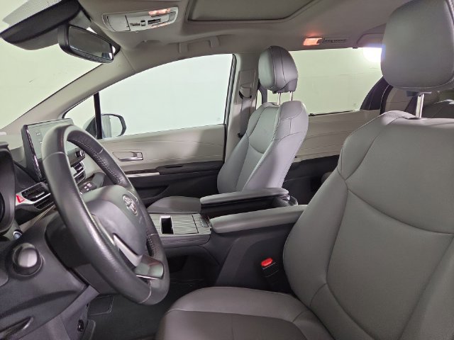 Used 2024 Toyota Sienna XLE FWD image 13