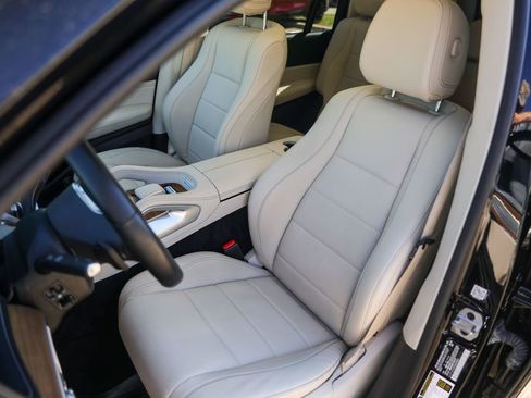 Used 2023 Mercedes-Benz GLS 450 4MATIC image 7