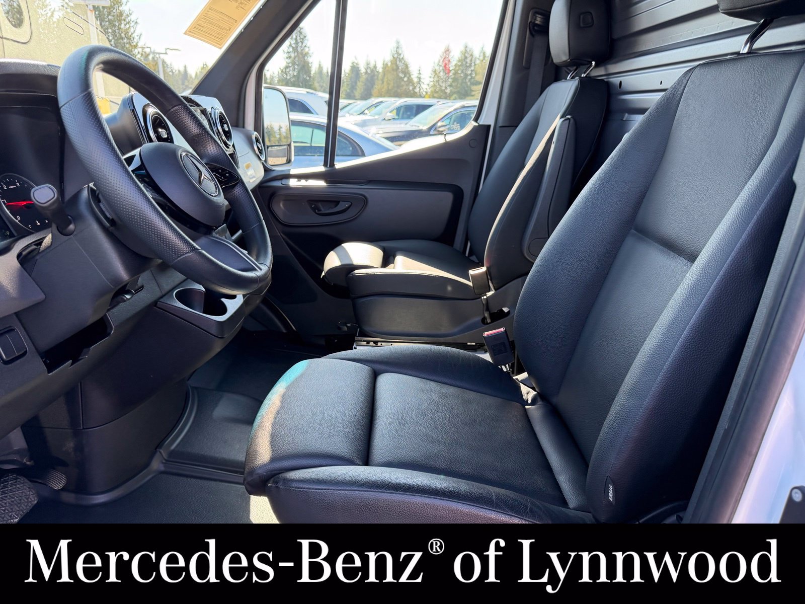 Used 2025 Mercedes-Benz Sprinter 2500 image 16