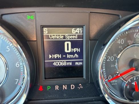 Used 2015 Chrysler Town & Country Touring image 22