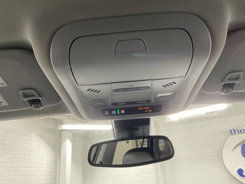 Used 2024 GMC Terrain SLT image 25