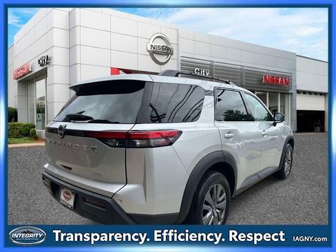 Used 2025 Nissan Pathfinder SV AWD/4WD image 4
