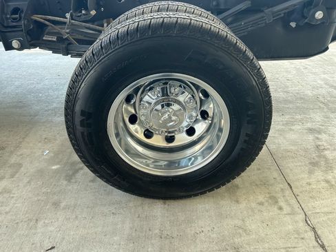 Used 2025 RAM 3500 Tradesman w/ Chrome Appearance Group AWD/4WD image 17