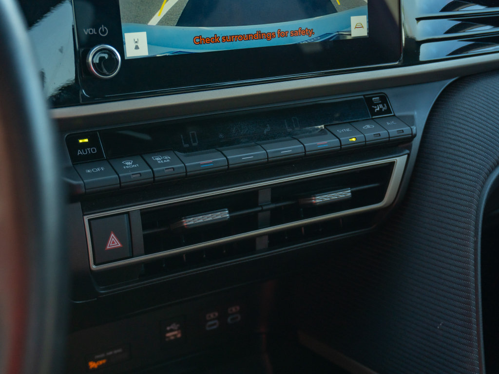 Used 2025 Toyota Camry SE FWD image 26