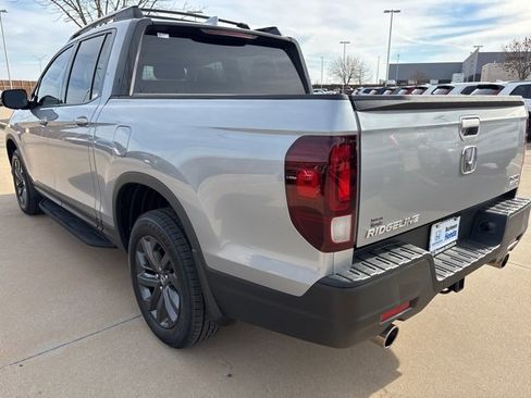 Used 2023 Honda Ridgeline Sport image 4