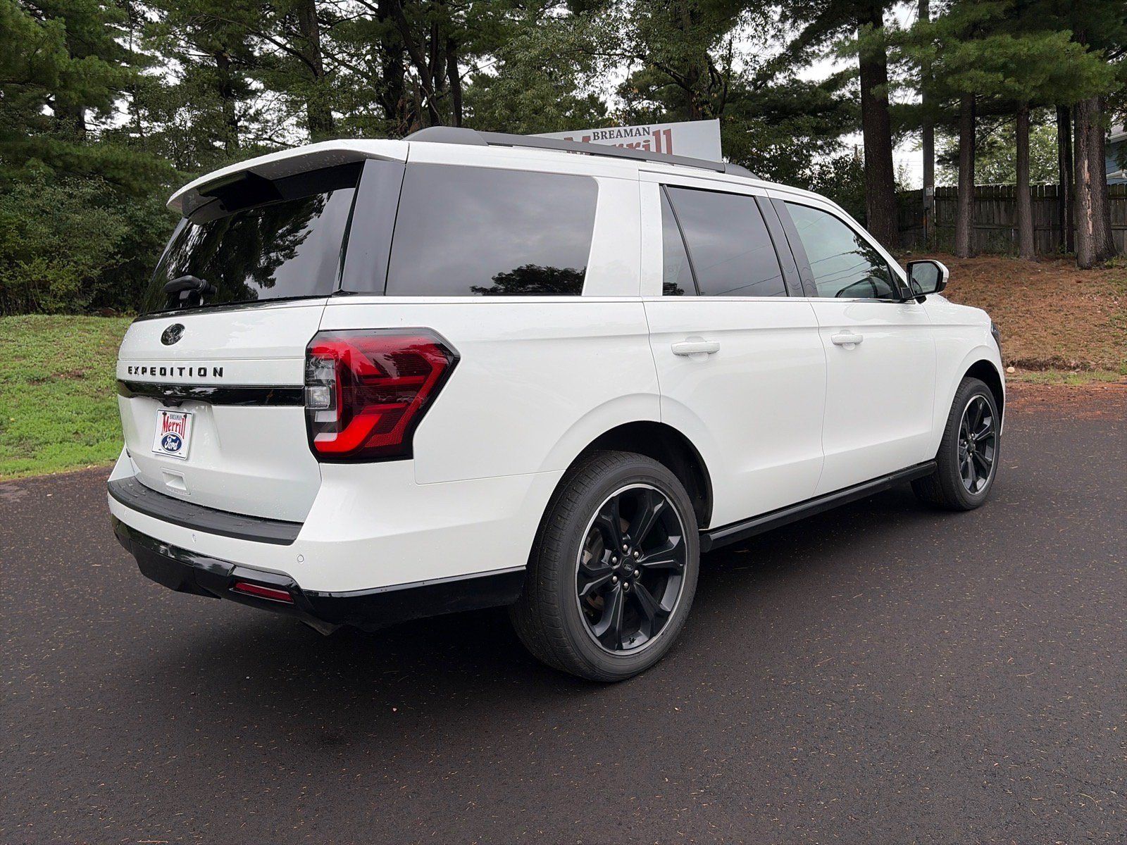 Used 2023 Ford Expedition Limited AWD/4WD image 6