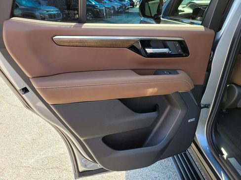 New 2026 Chevrolet Tahoe High Country AWD/4WD image 9