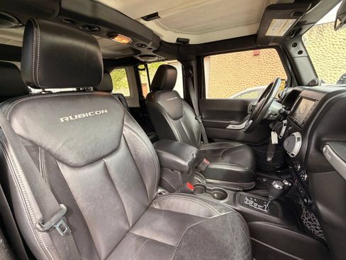 Used 2014 Jeep Wrangler Unlimited Rubicon AWD/4WD image 24