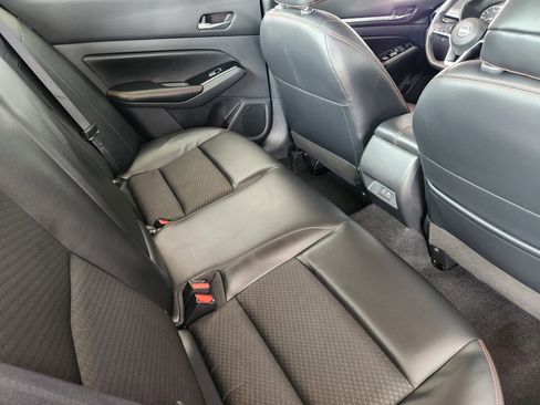 Used 2024 Nissan Altima 2.5 SR FWD image 34