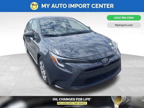 Used 2025 Toyota Corolla LE AWD/4WD image 1