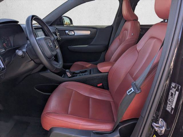 Used 2020 Volvo XC40 T5 Momentum w/ Protection Package Premier AWD/4WD image 12