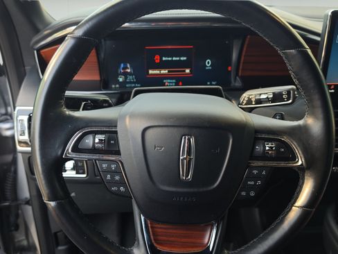 Used 2023 Lincoln Navigator Reserve RWD image 11