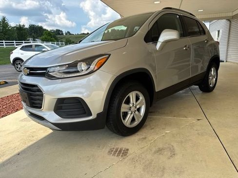 Used 2018 Chevrolet Trax LT w/ LT Convenience Package AWD/4WD image 10