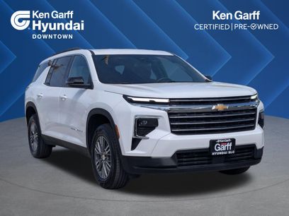 Used 2025 Chevrolet Traverse LT