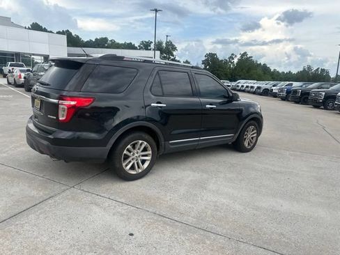Used 2015 Ford Explorer XLT w/ Equipment Group 202B FWD image 14