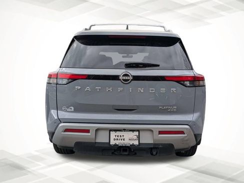 Used 2024 Nissan Pathfinder Platinum image 5