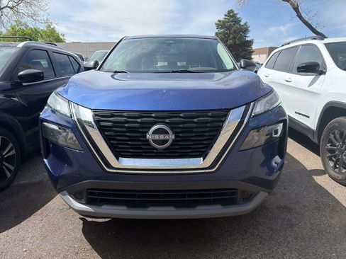 Used 2023 Nissan Rogue S image 2