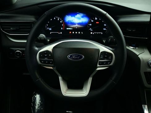Used 2023 Ford Explorer XLT w/ Equipment Group 202A image 3
