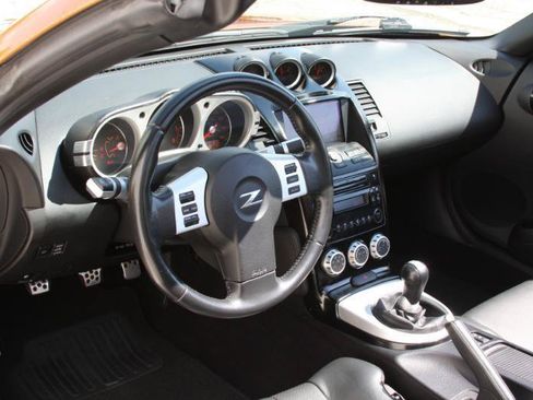 Used 2006 Nissan 350Z Touring RWD image 32