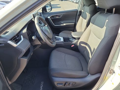 Used 2022 Toyota RAV4 XLE w/ Convenience Package FWD image 22