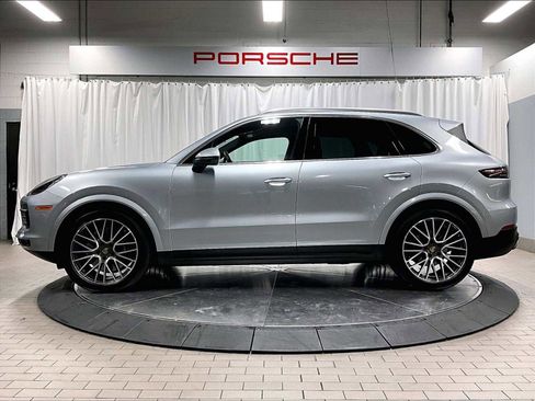 Used 2023 Porsche Cayenne image 2