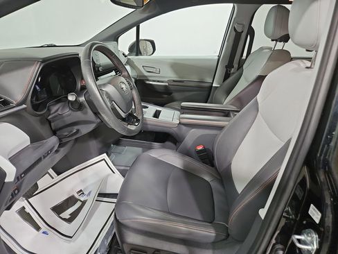 Used 2023 Toyota Sienna XSE FWD image 10