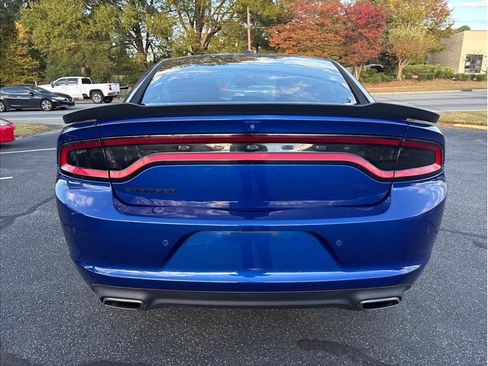 Used 2020 Dodge Charger SXT w/ Blacktop Package image 3