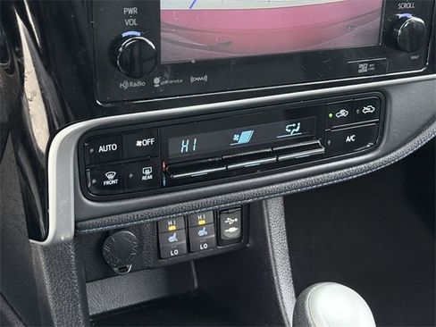 Used 2017 Toyota Corolla XSE image 29