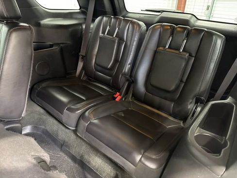 Used 2014 Ford Explorer XLT w/ Equipment Group 202A AWD/4WD image 13