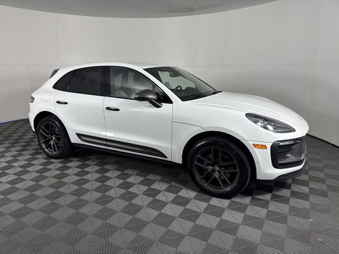 Used 2023 Porsche Macan Turbo image 2