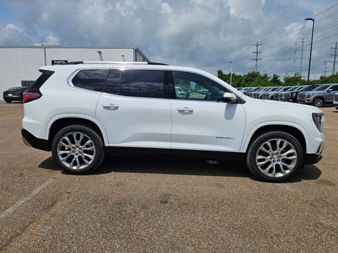 New 2026 GMC Acadia Denali FWD image 7