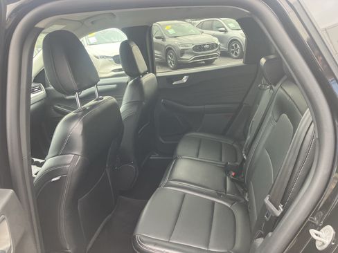 Certified 2025 Ford Escape Platinum AWD/4WD image 15
