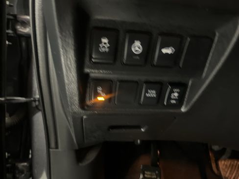 Used 2019 Nissan Pathfinder SL FWD image 32