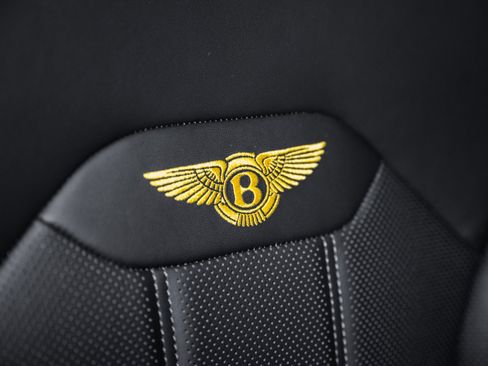 Used 2025 Bentley Bentayga image 51