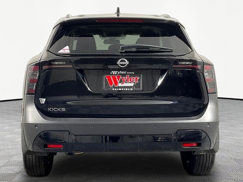 Used 2026 Nissan Kicks SV w/ SV Premium Package FWD image 5
