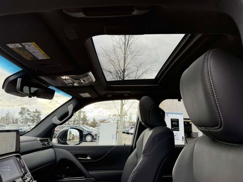 Used 2025 Lexus LX 600 4WD w/ Luxury Package image 20