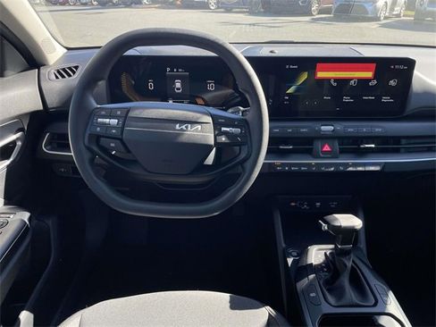 New 2025 Kia K4 LXS image 21